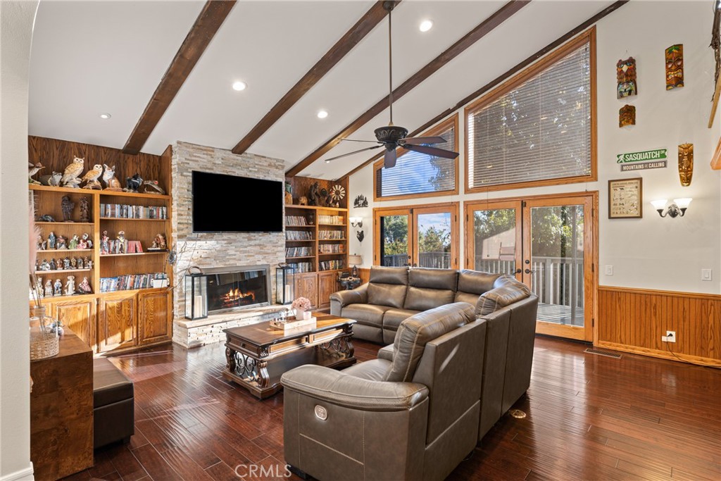 2420 San Antonio E Property Photo 21