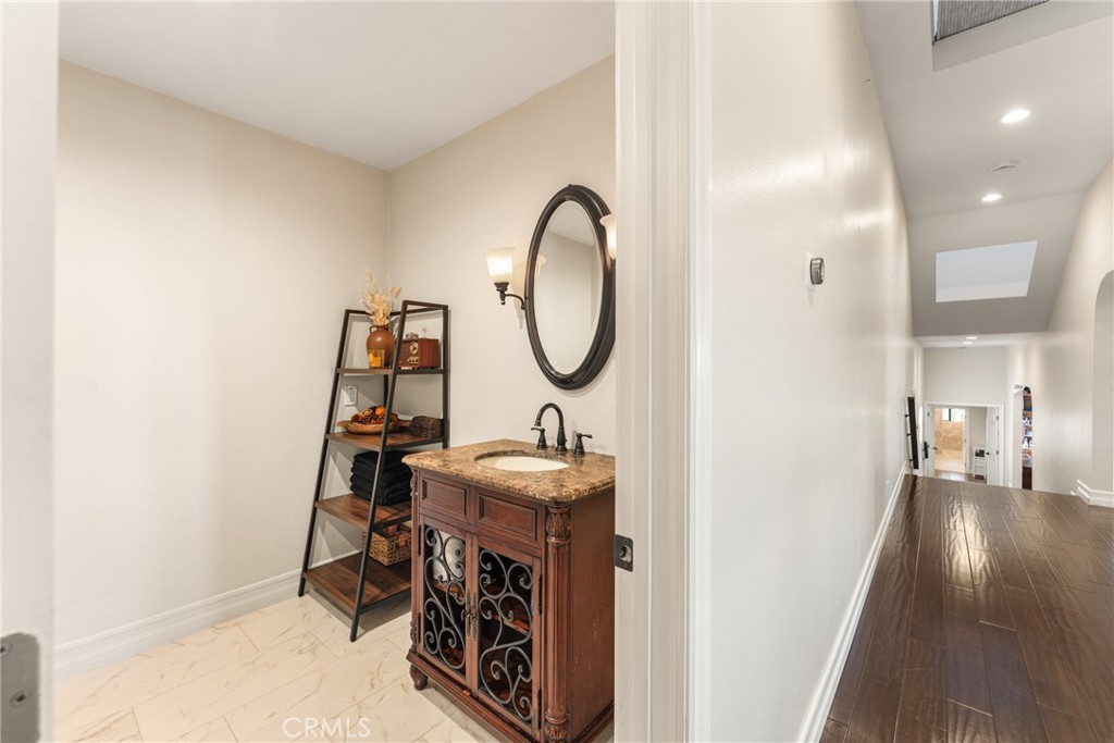 2420 San Antonio E Property Photo 28