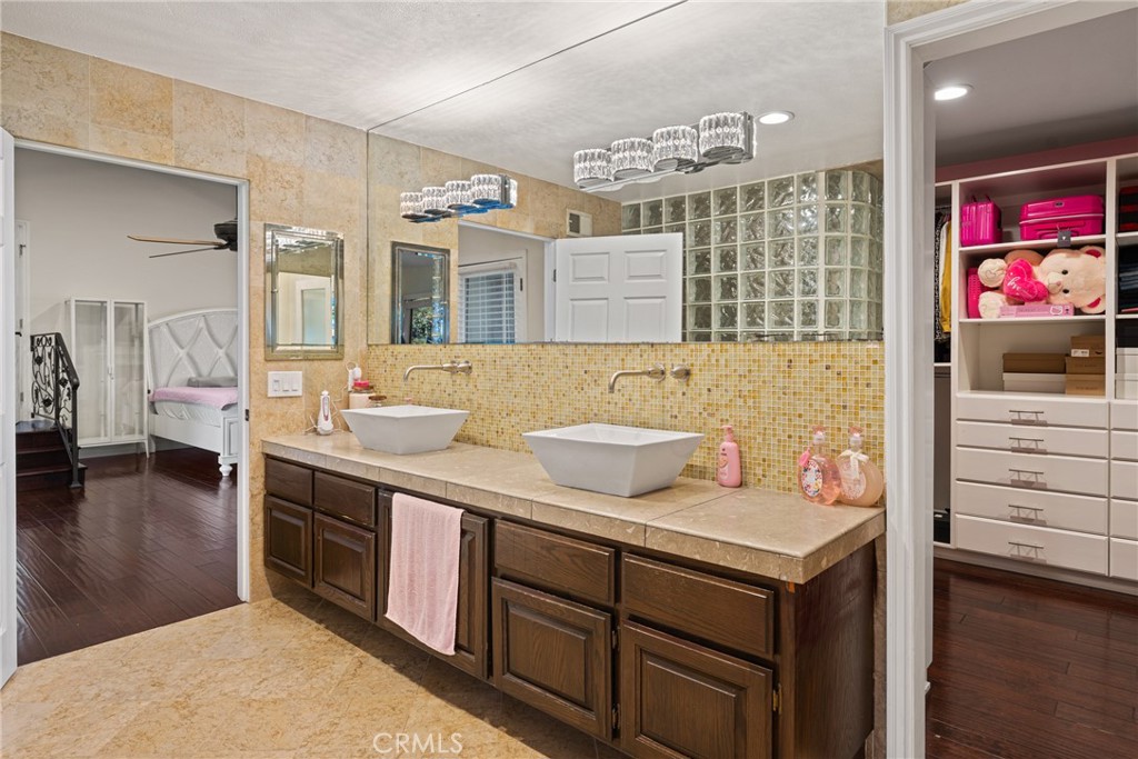 2420 San Antonio E Property Photo 36