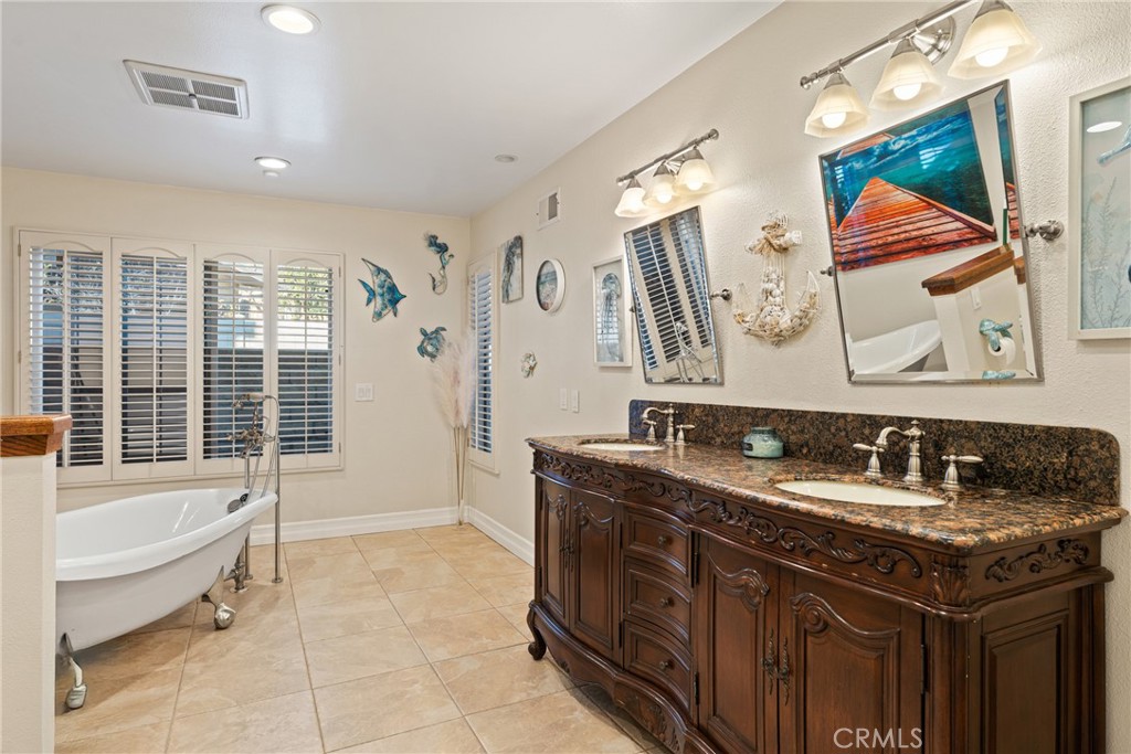 2420 San Antonio E Property Photo 40