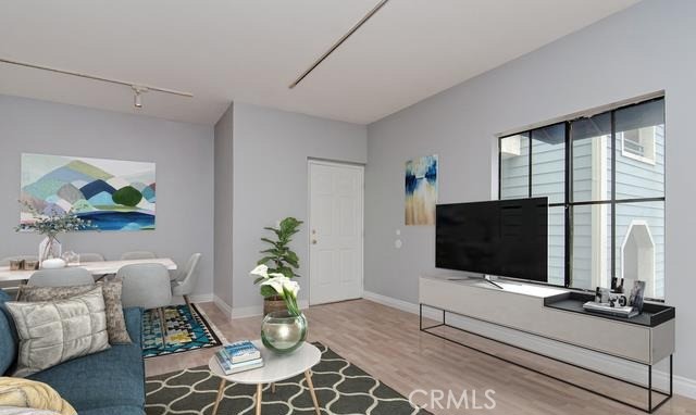 720 W 4th Street 320 Property Photo 1