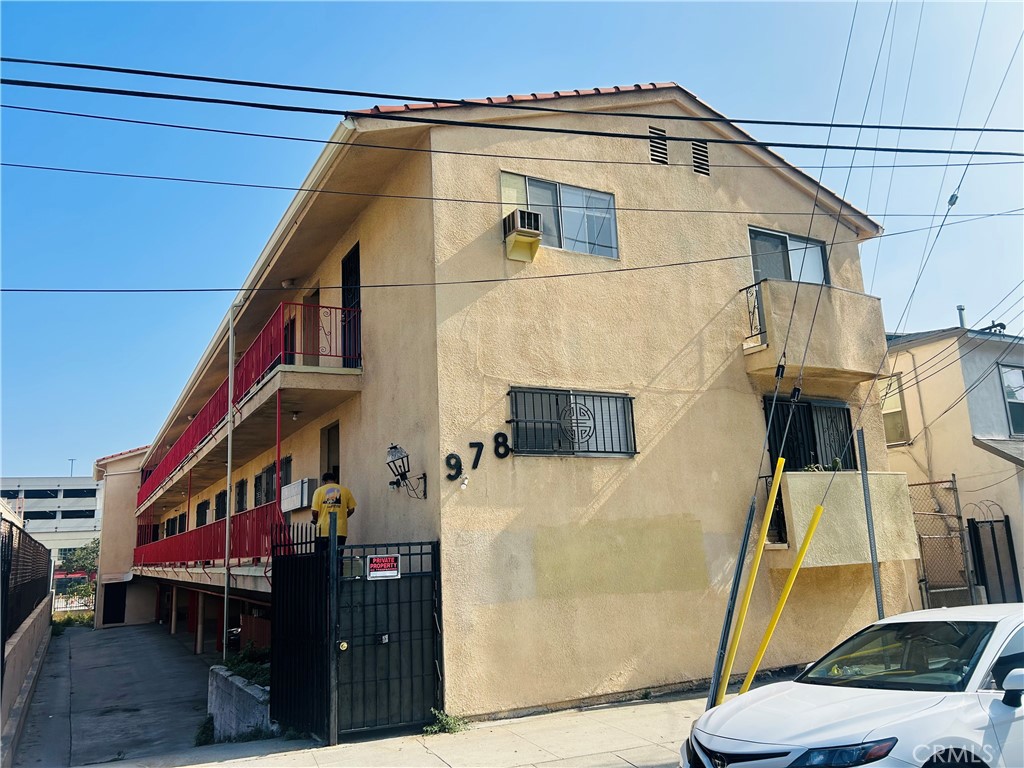980 Yale Property Photo 1
