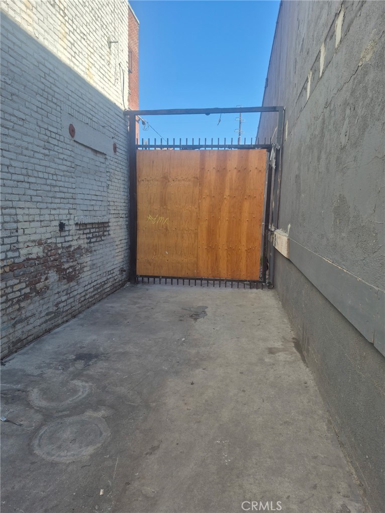 3216 S Main Property Photo 6
