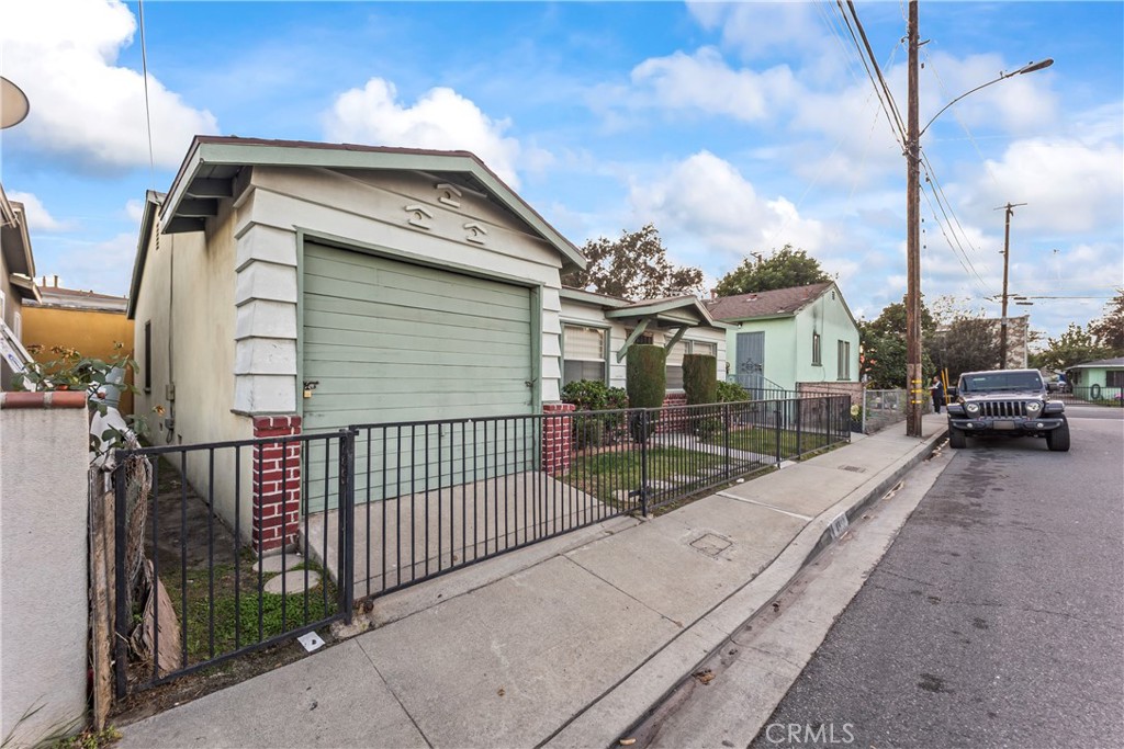 4860 Bell Property Photo 12