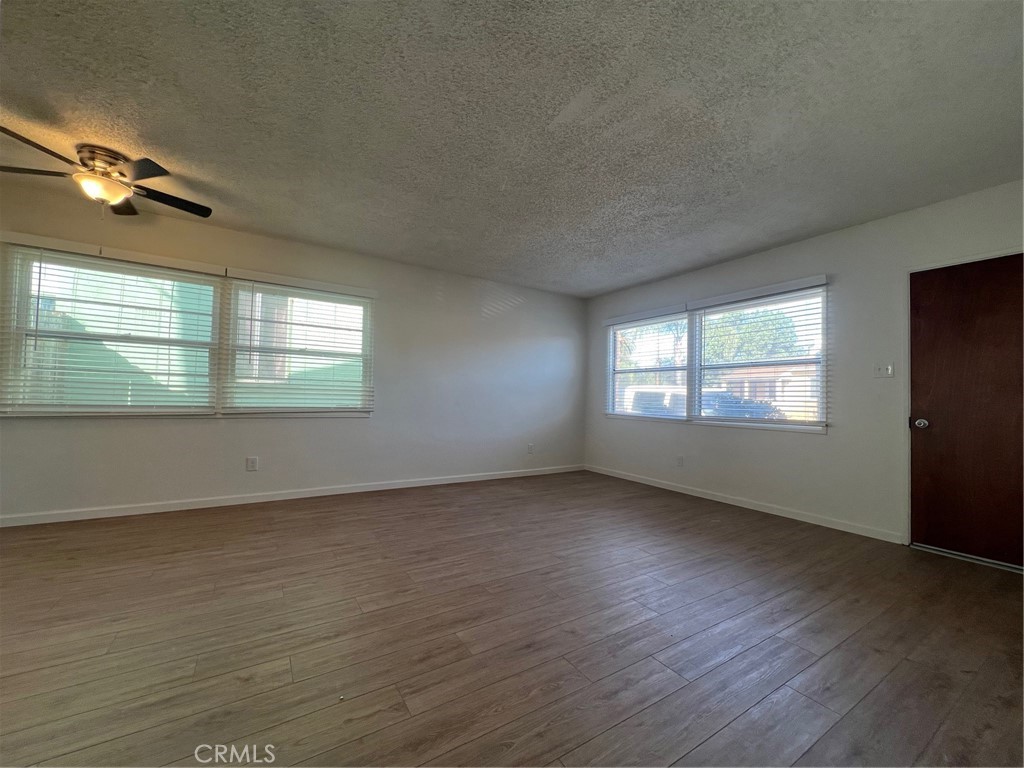 4860 Bell Property Photo 14