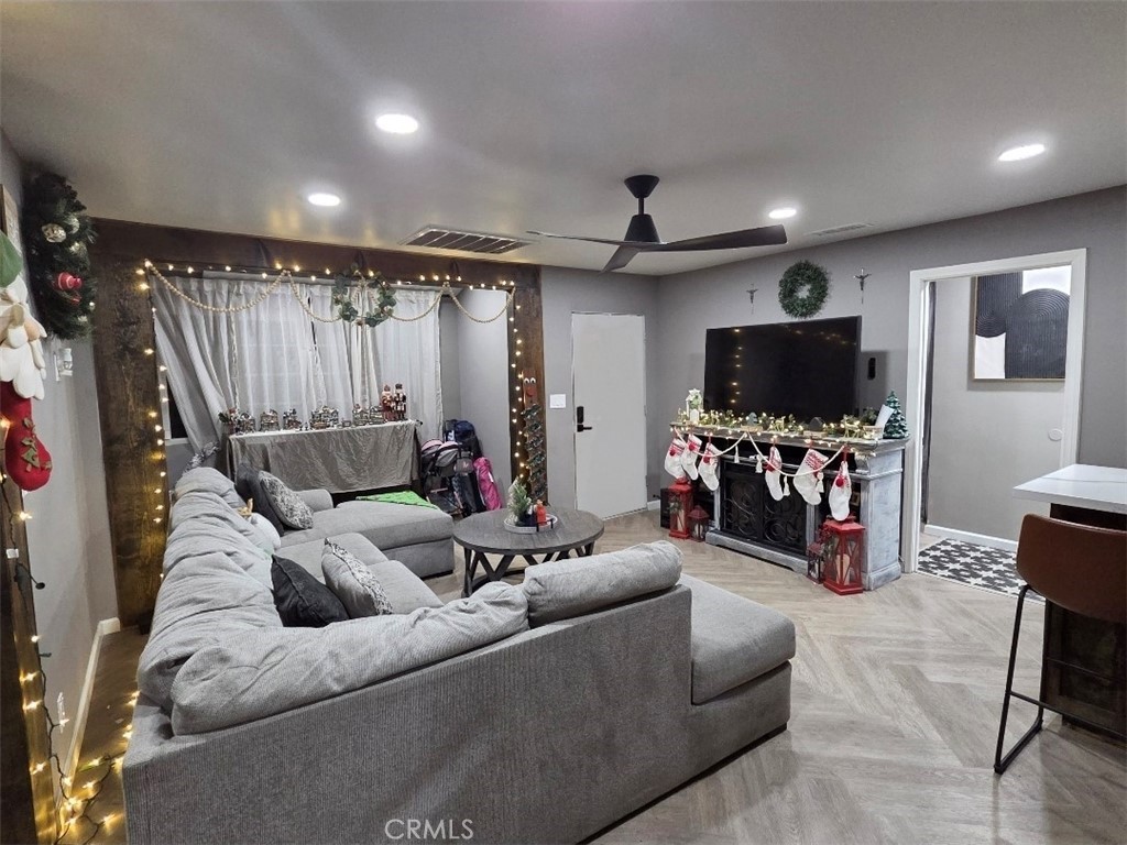 651 Record Property Photo 4