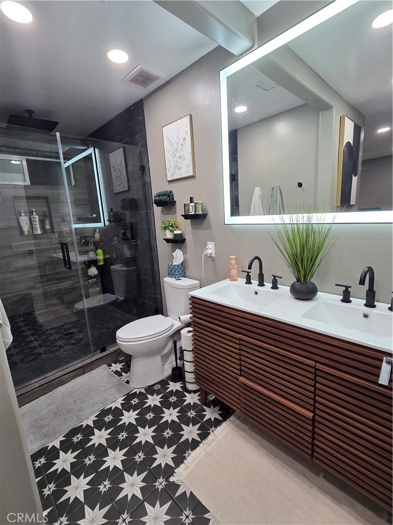 651 Record Property Photo 9