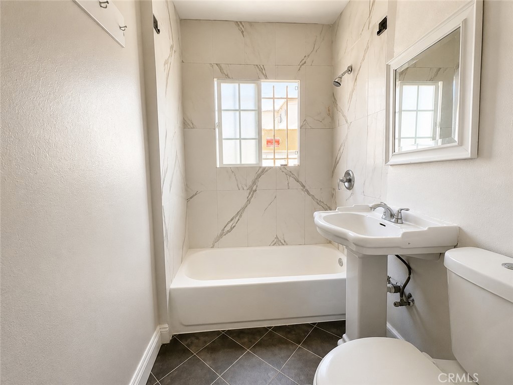 6121 10th Property Photo 3