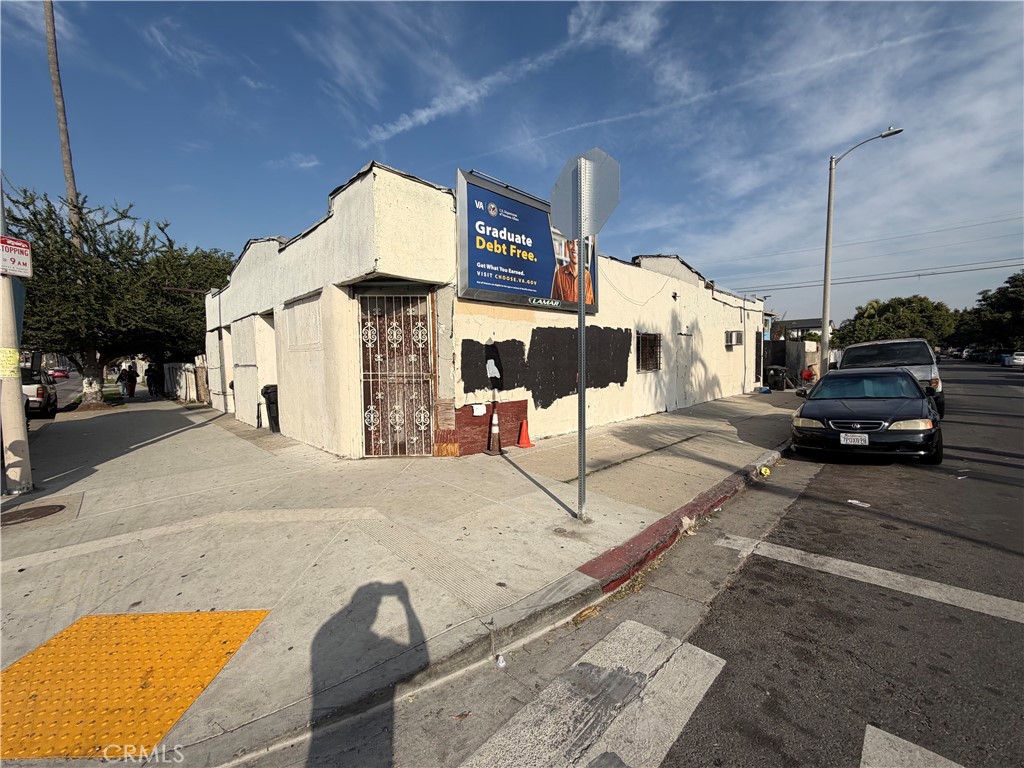 8230 S Main Property Photo 3