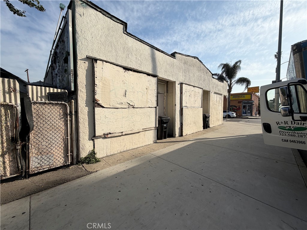 8230 S Main Property Photo 4