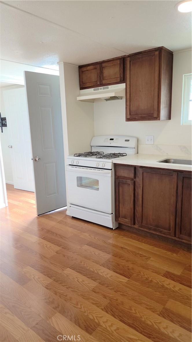 1900 Artesia Property Photo 2