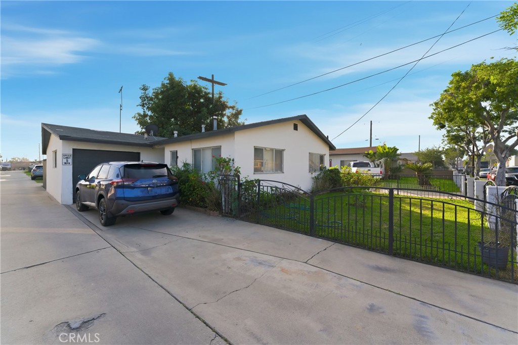 5222 Live Oak Property Photo 3