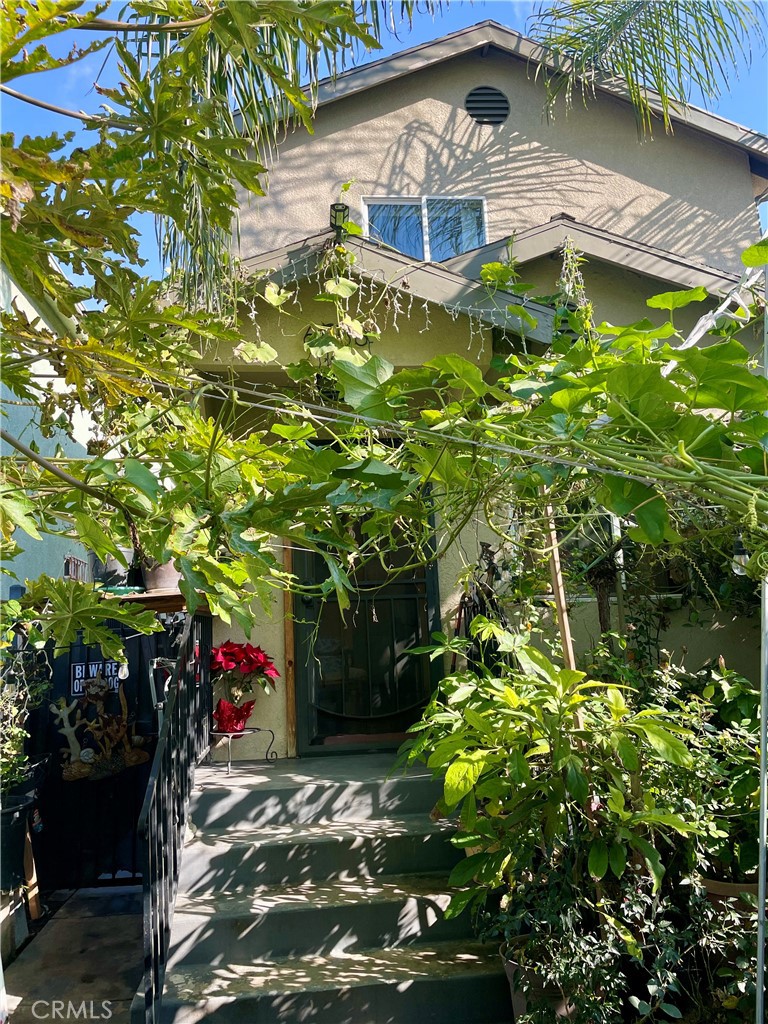 6558 S Van Ness Property Photo 1