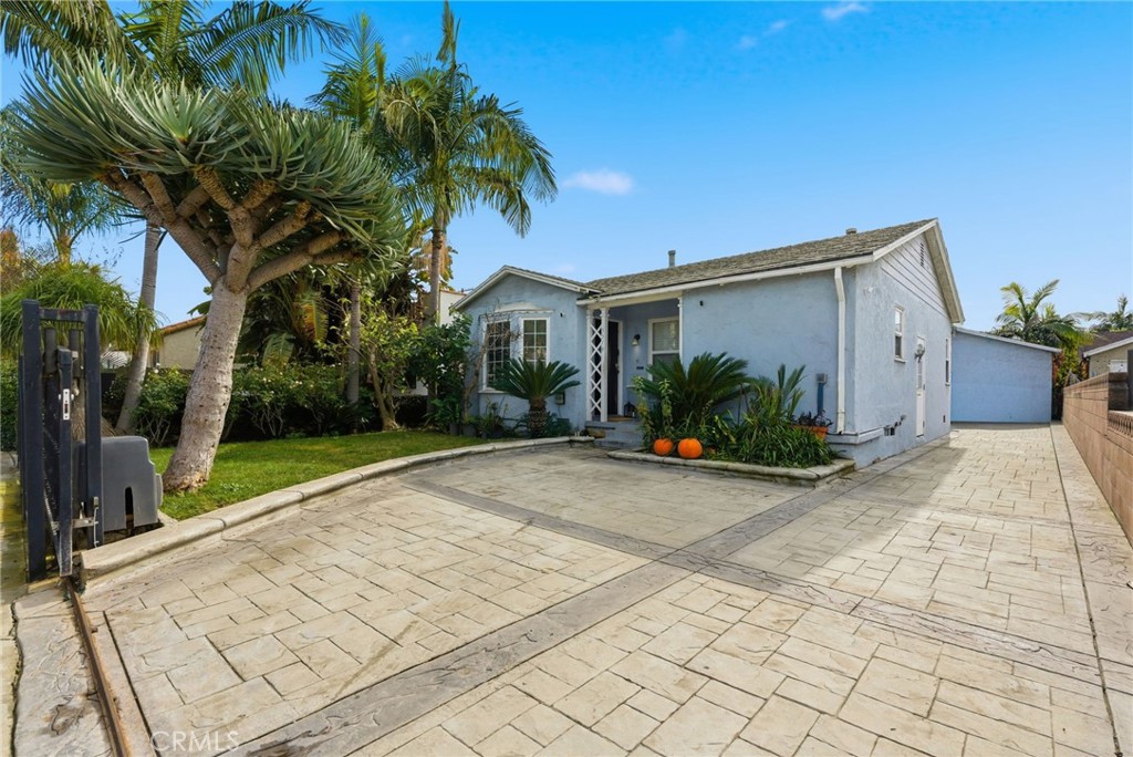 5514 Smiley Property Photo 2