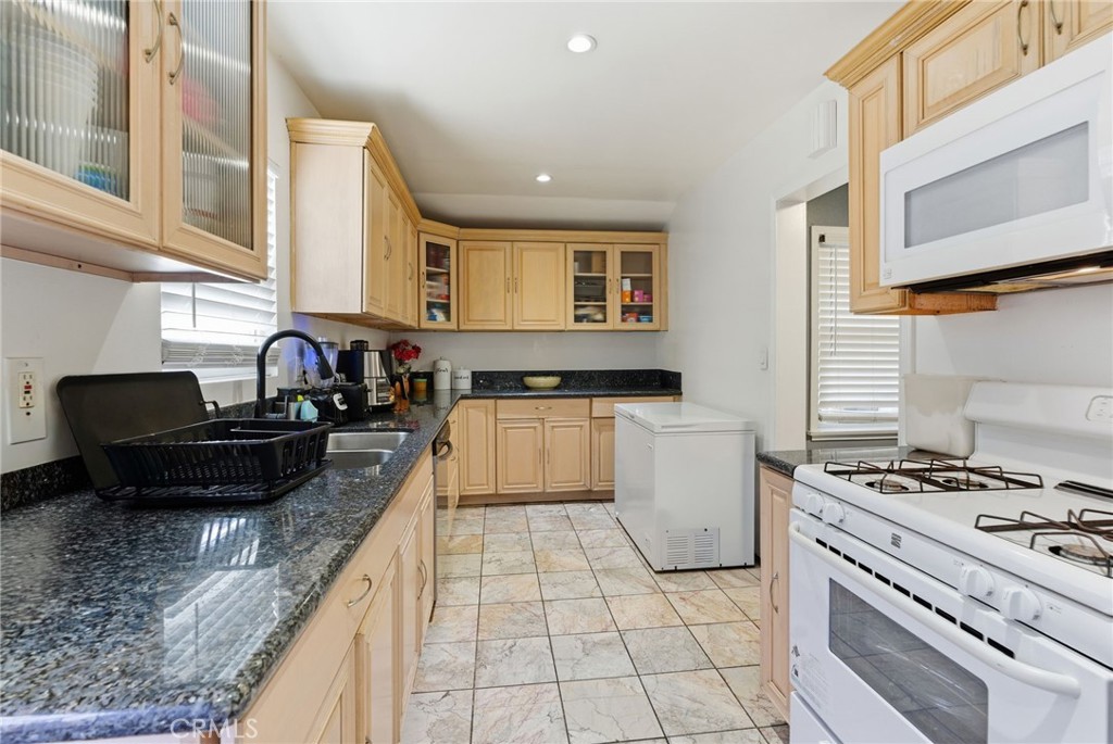 5514 Smiley Property Photo 8