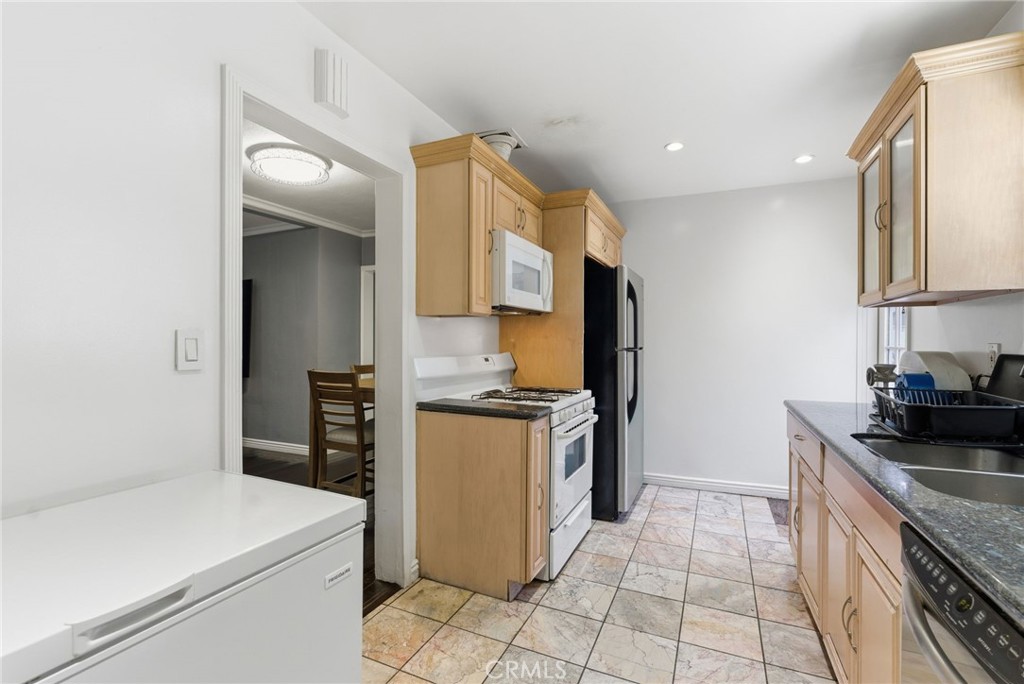 5514 Smiley Property Photo 9