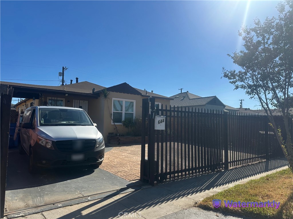 644 E 88th Property Photo 1