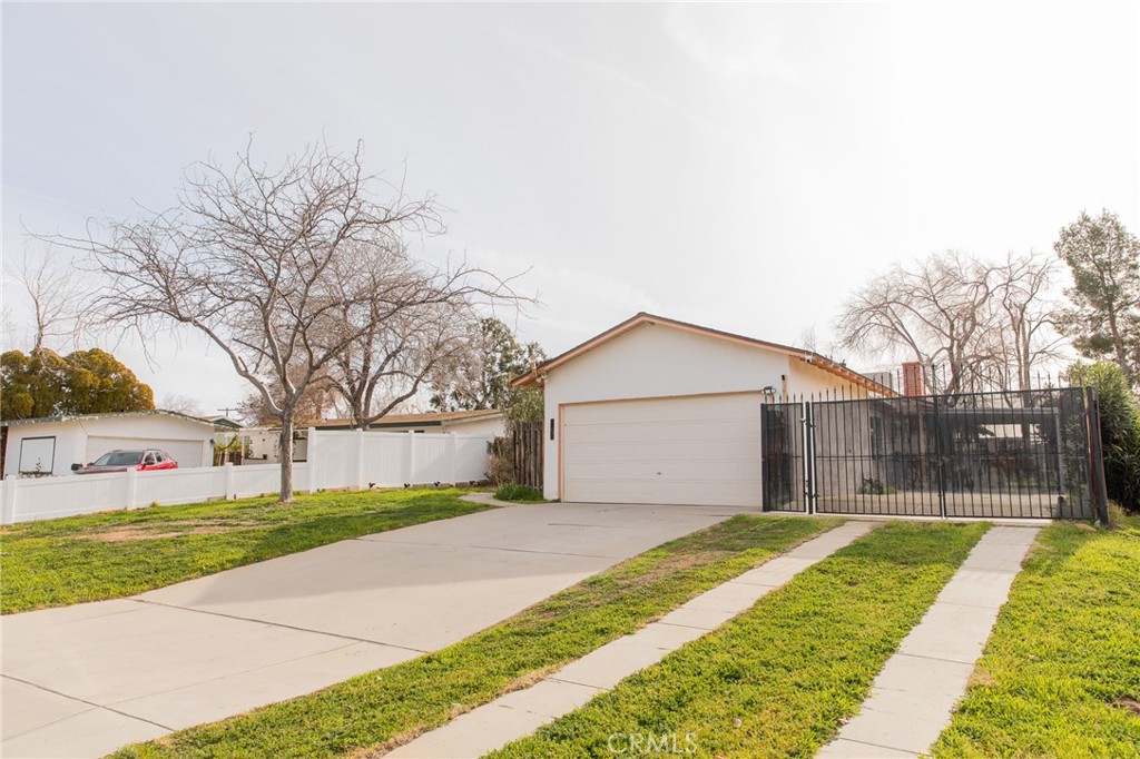 38990 Juniper Tree Property Photo 3