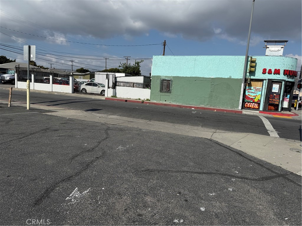 12039 Long Beach Blvd Property Photo 3