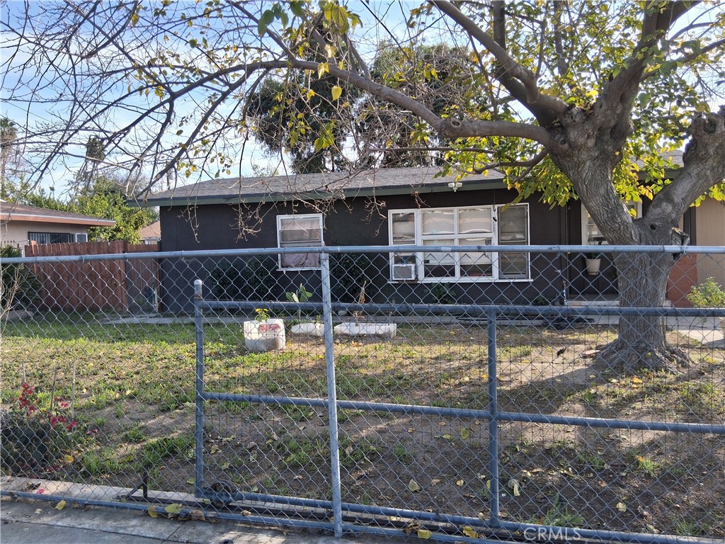 1185 W Devonshire Property Photo 1