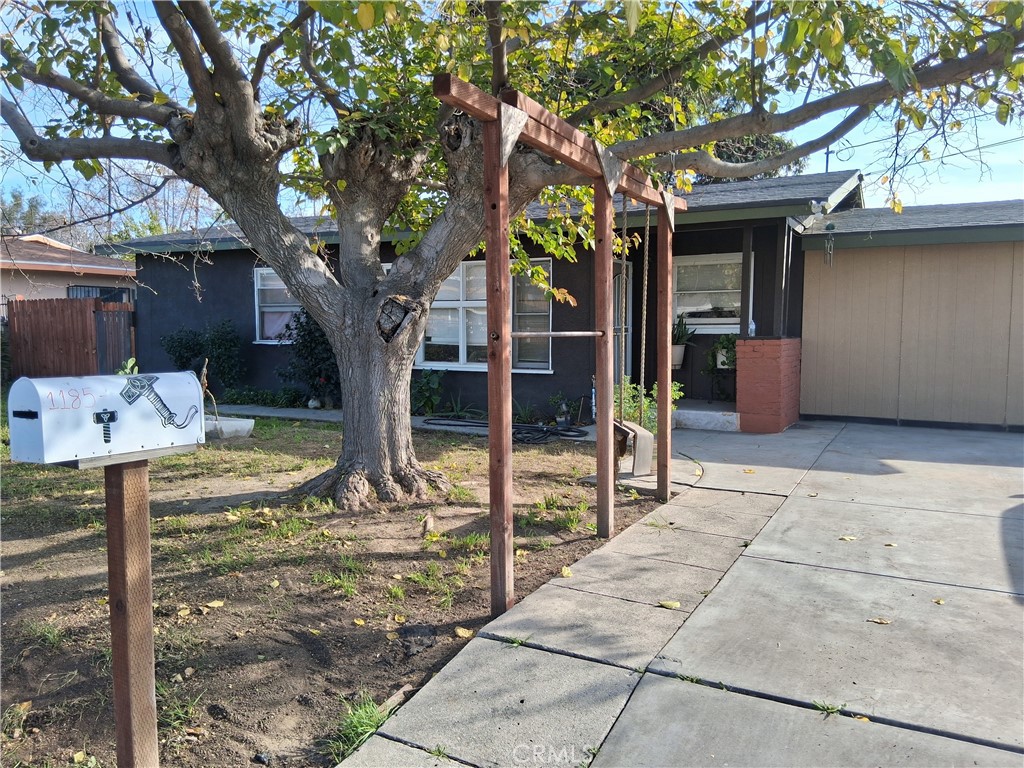 1185 W Devonshire Property Photo 2