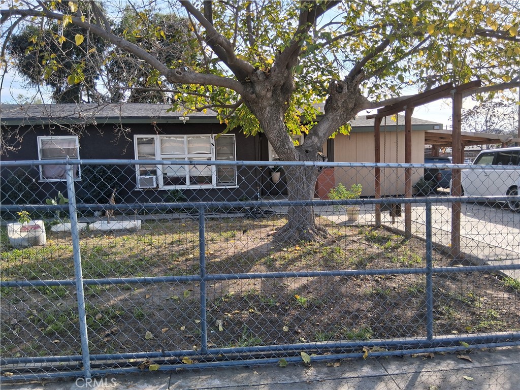 1185 W Devonshire Property Photo 4