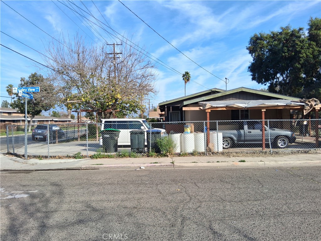 1185 W Devonshire Property Photo 5
