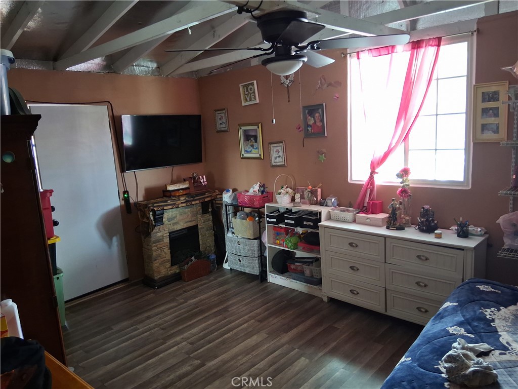 1185 W Devonshire Property Photo 12