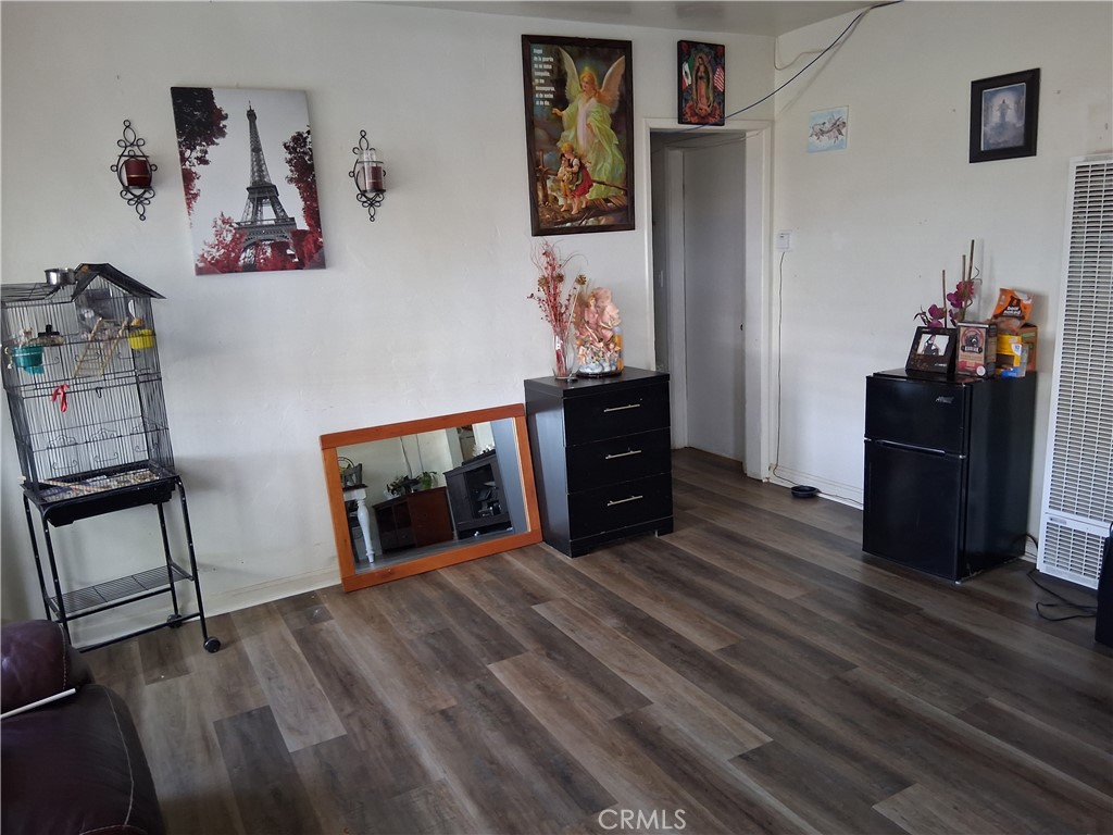 1185 W Devonshire Property Photo 14