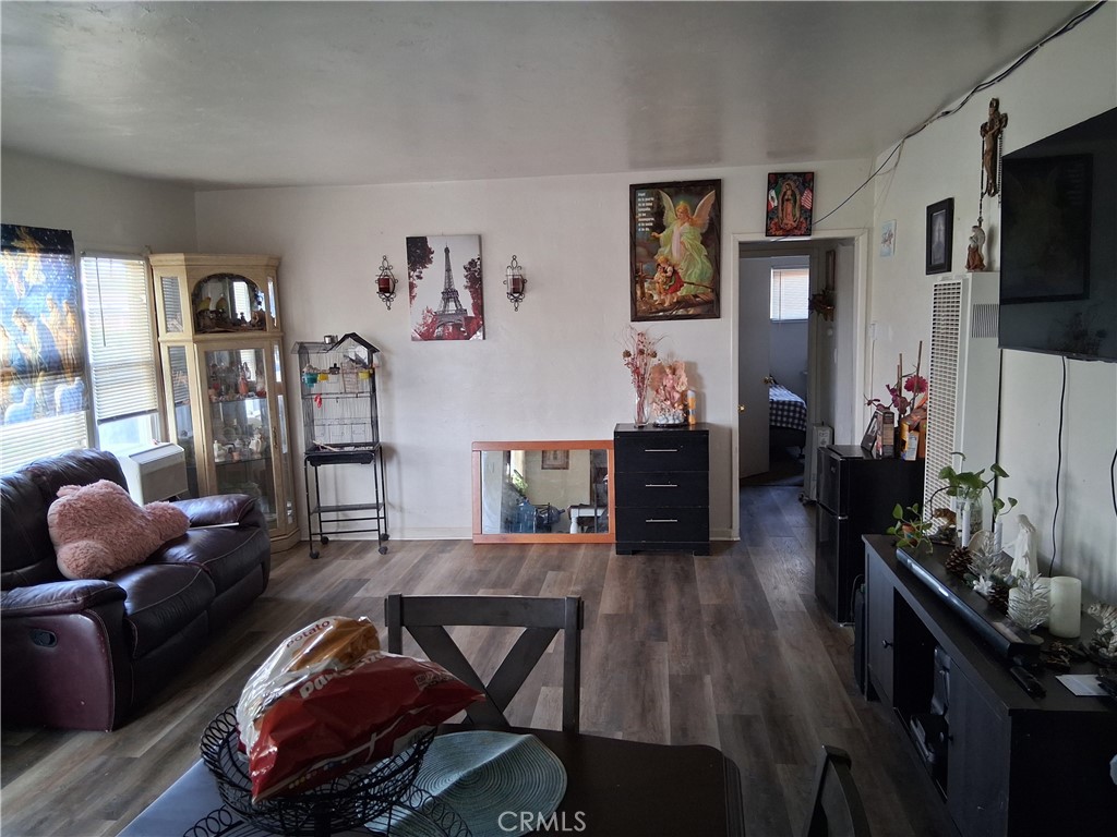 1185 W Devonshire Property Photo 16