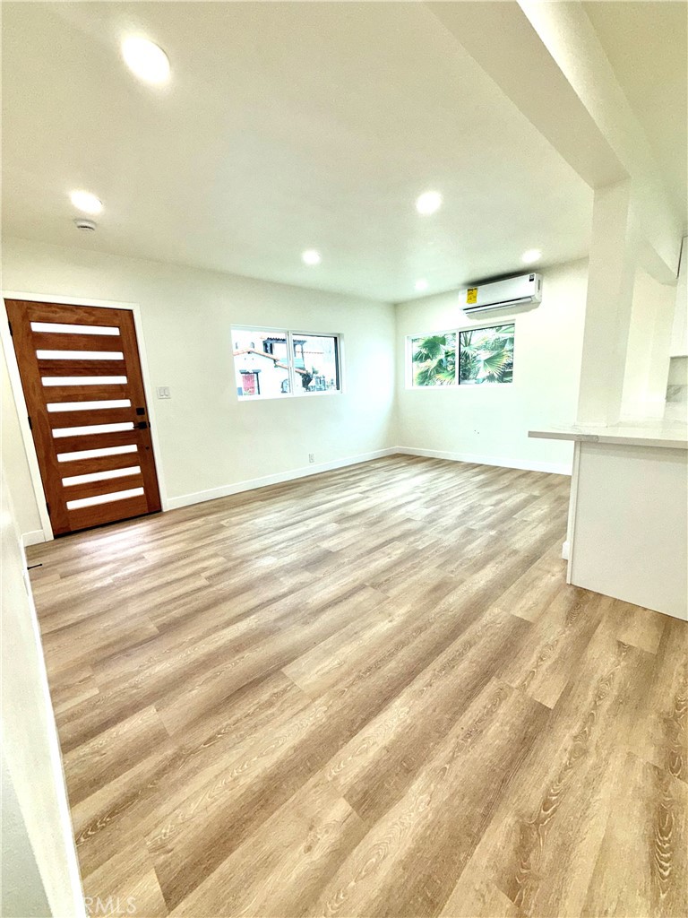 1008 Long Property Photo 16