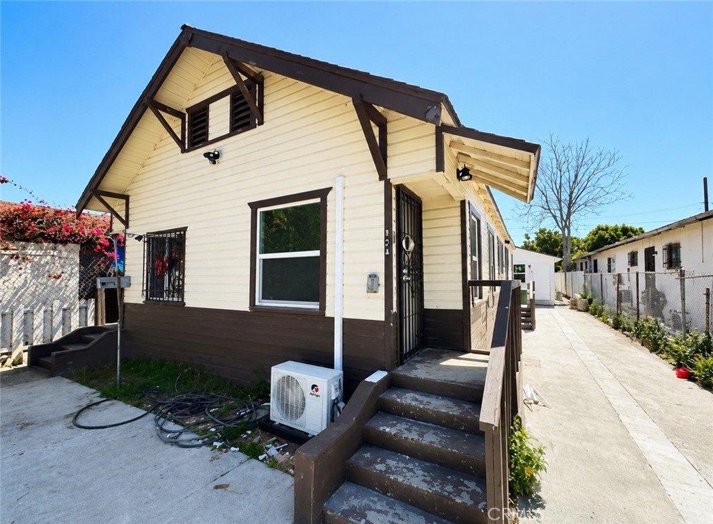 924 E Lanzit Property Photo 1