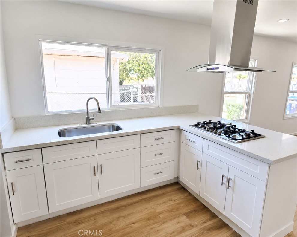 924 E Lanzit Property Photo 2