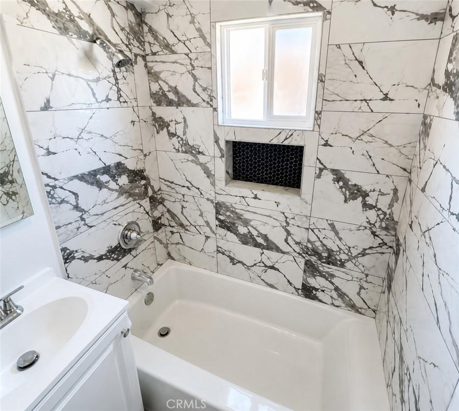 924 E Lanzit Property Photo 3