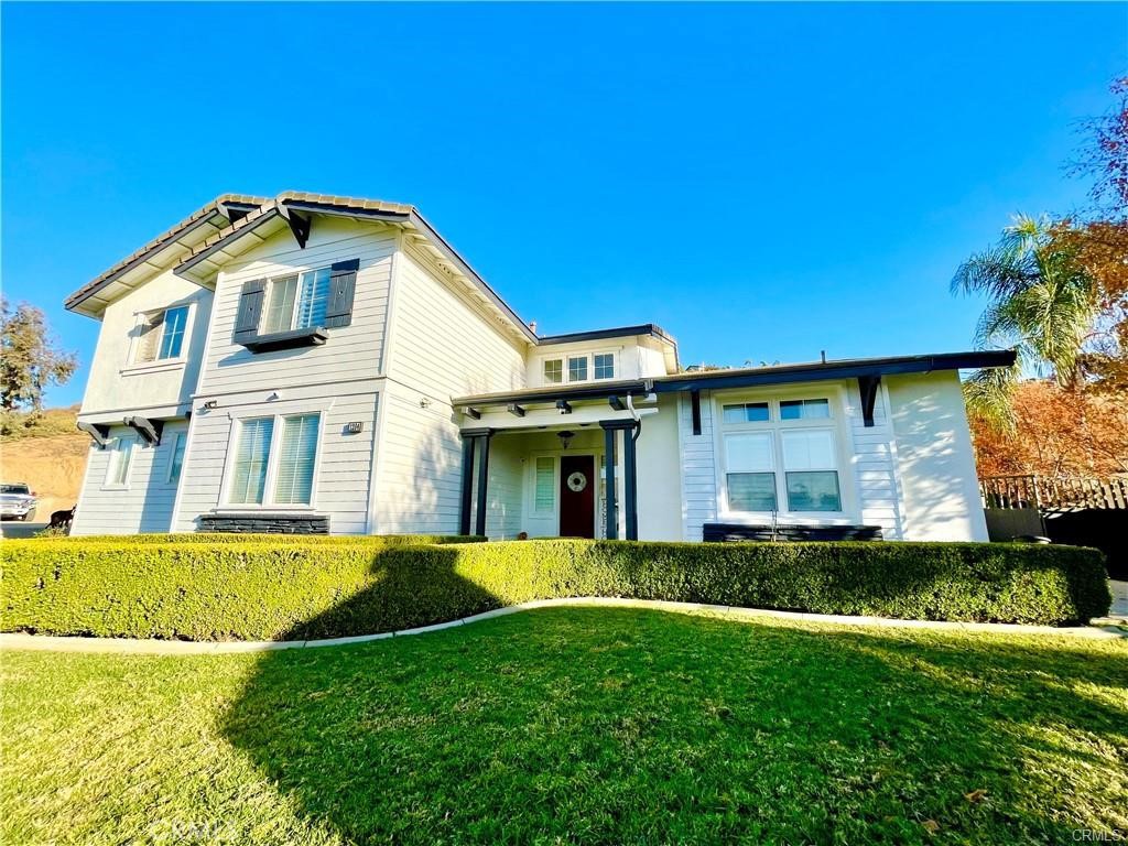 1204 Thoroughbred Property Photo