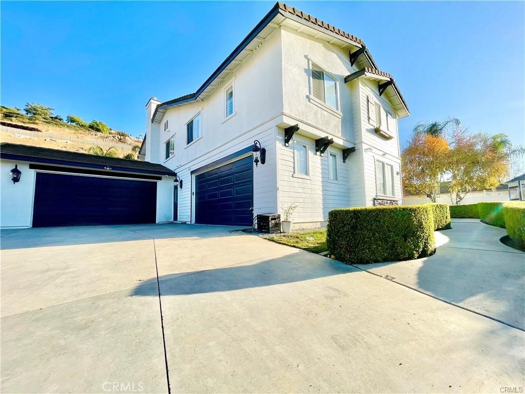 1204 Thoroughbred Property Photo 2