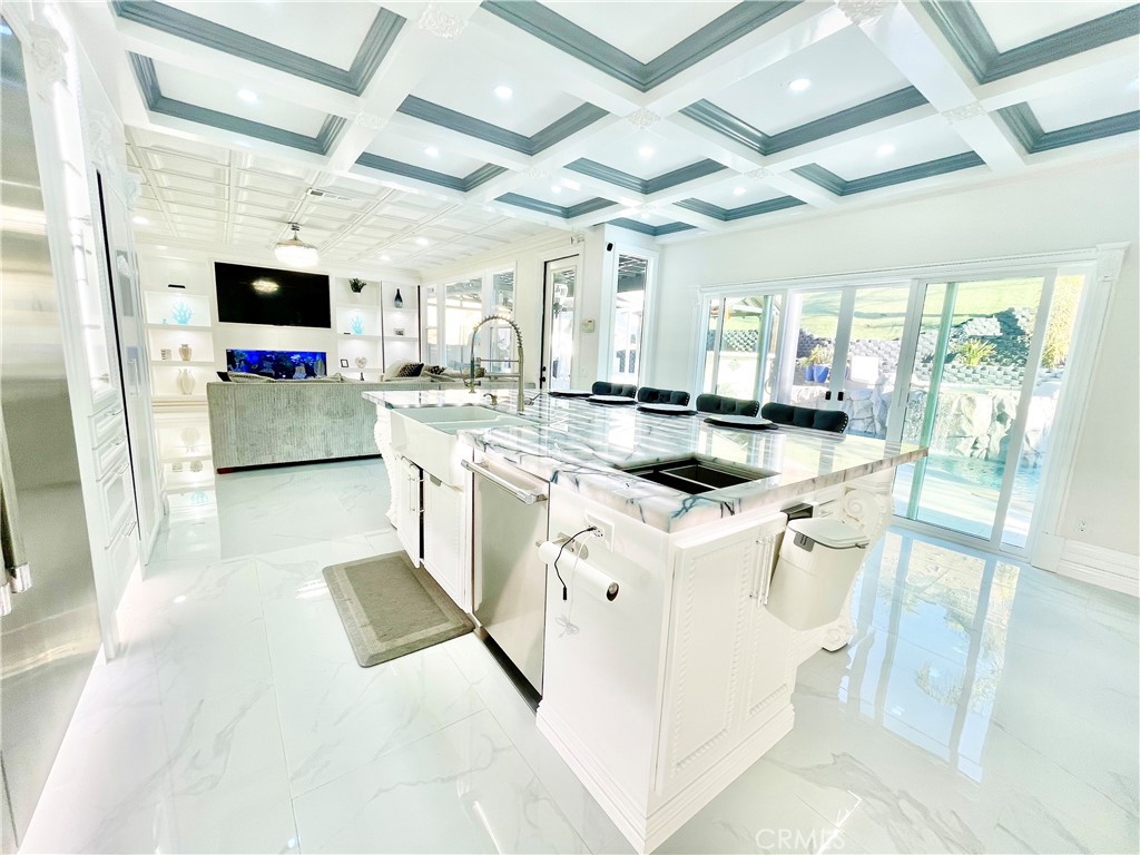 1204 Thoroughbred Property Photo 7