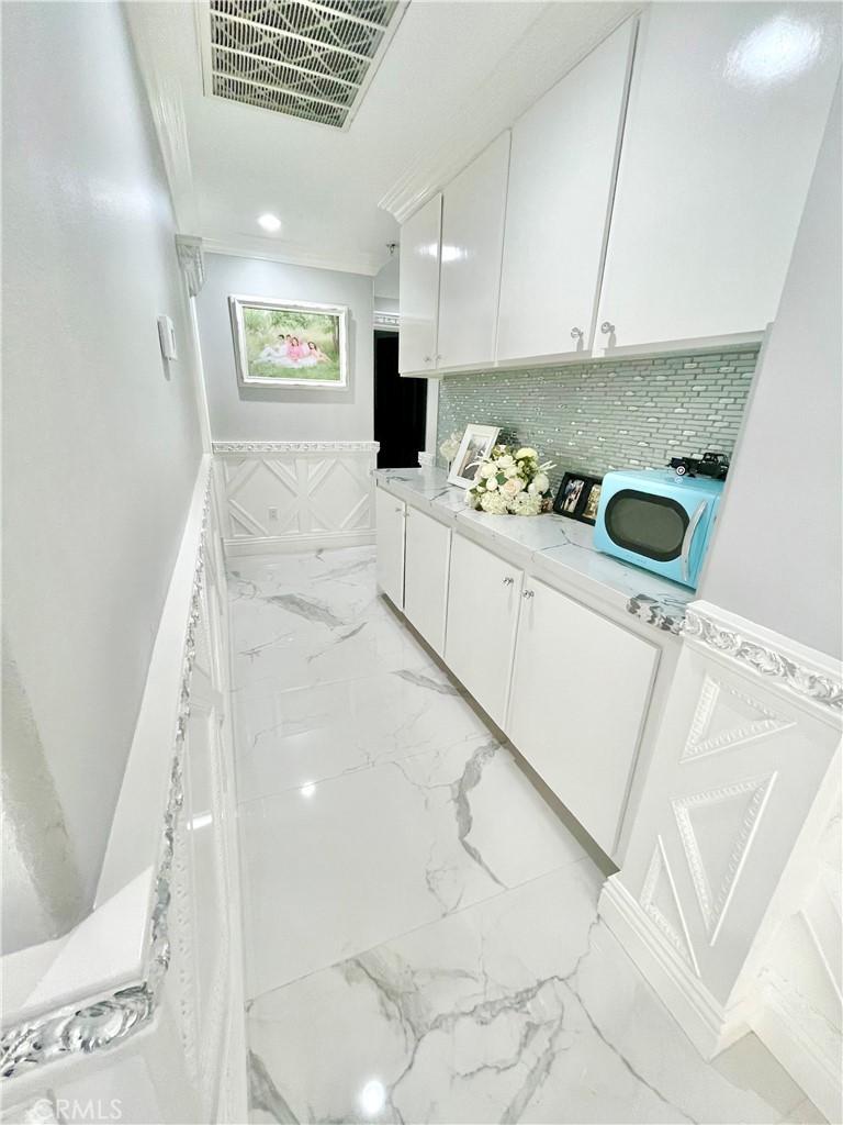 1204 Thoroughbred Property Photo 13
