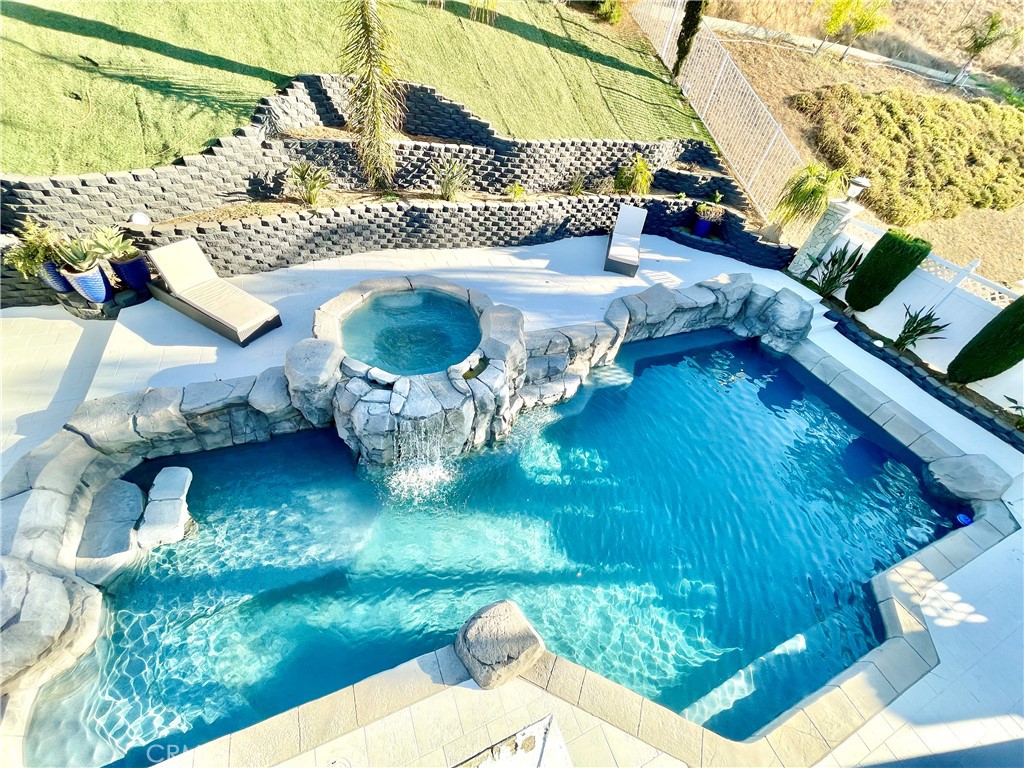 1204 Thoroughbred Property Photo 25