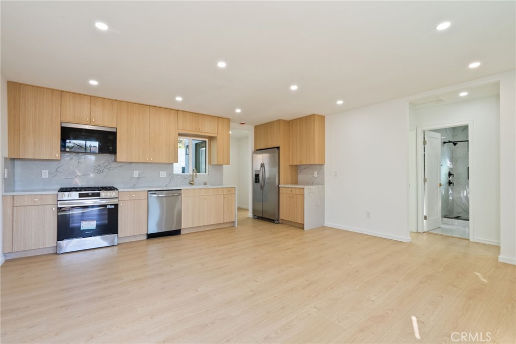 4868 La Roda Property Photo 3