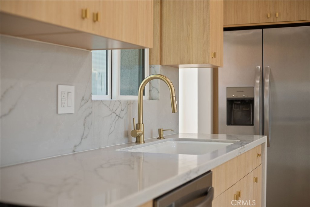 4868 La Roda Property Photo 6