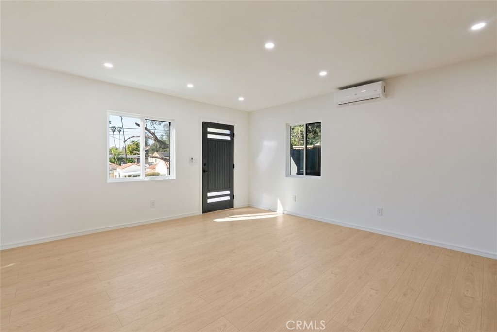 4868 La Roda Property Photo 8