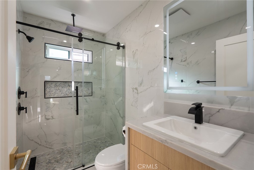 4868 La Roda Property Photo 11