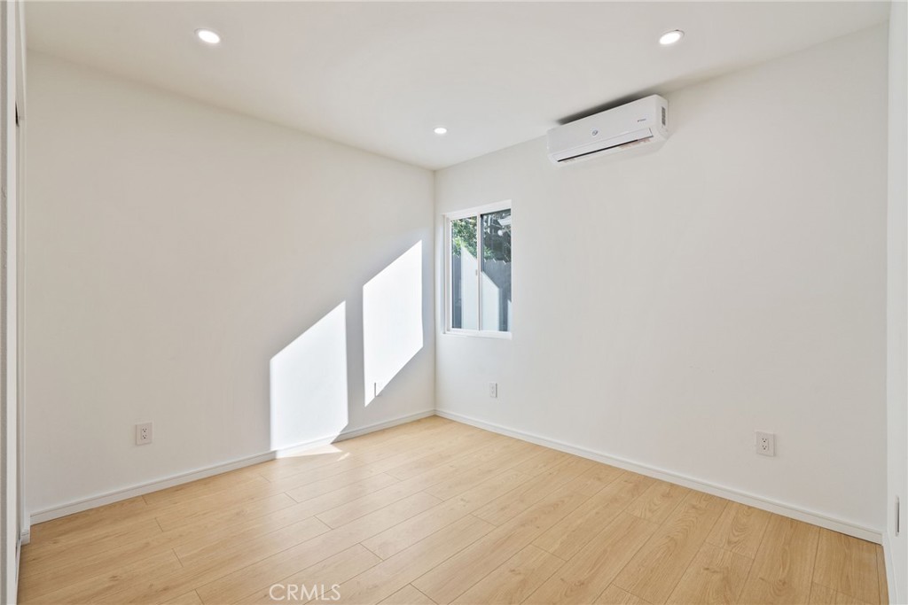 4868 La Roda Property Photo 15