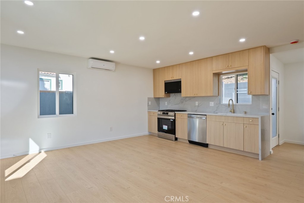 4868 La Roda Property Photo 16