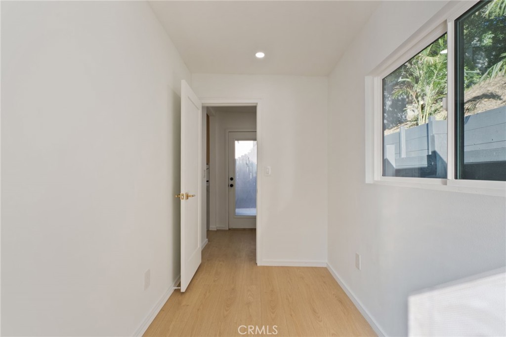 4868 La Roda Property Photo 19