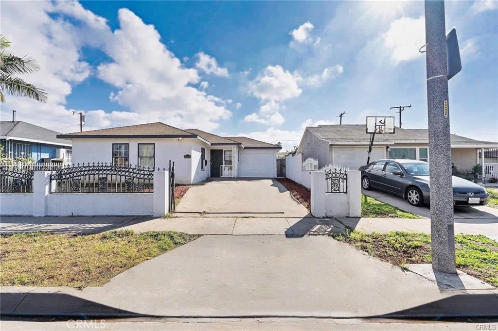 2412 W Raymond Property Photo 2