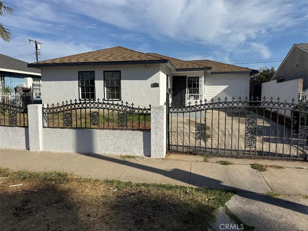 2412 W Raymond Property Photo 4
