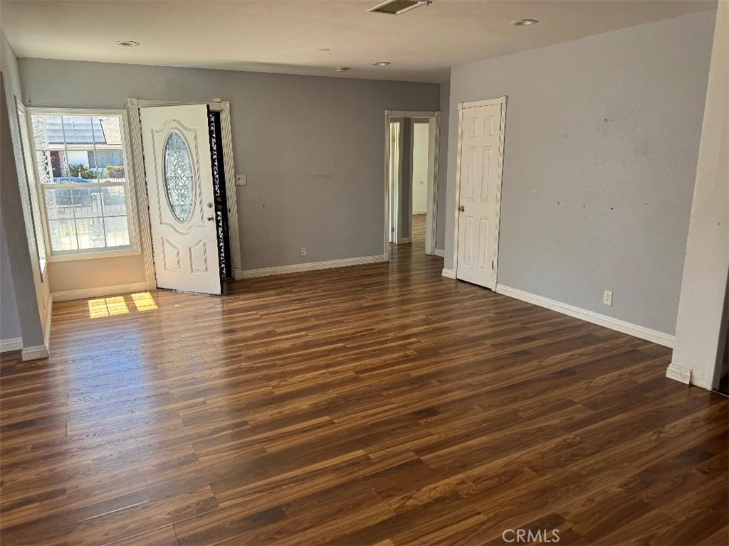 2412 W Raymond Property Photo 6