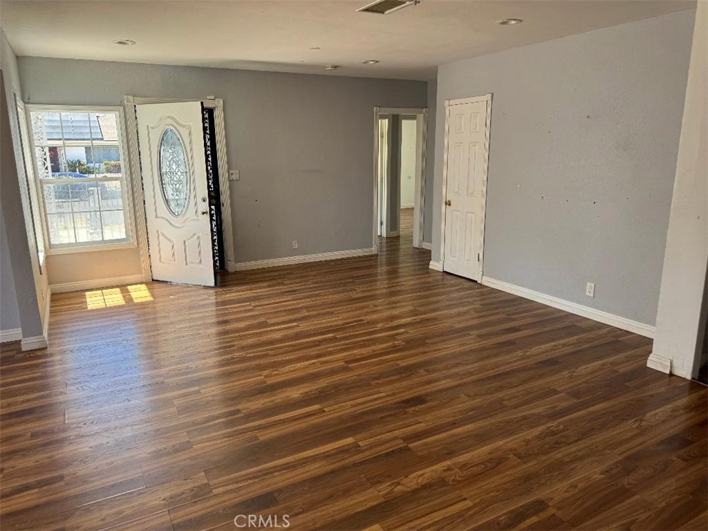 2412 W Raymond Property Photo 6